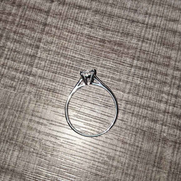 Beautiful Sterling Silver Ring - Picture 5 of 5